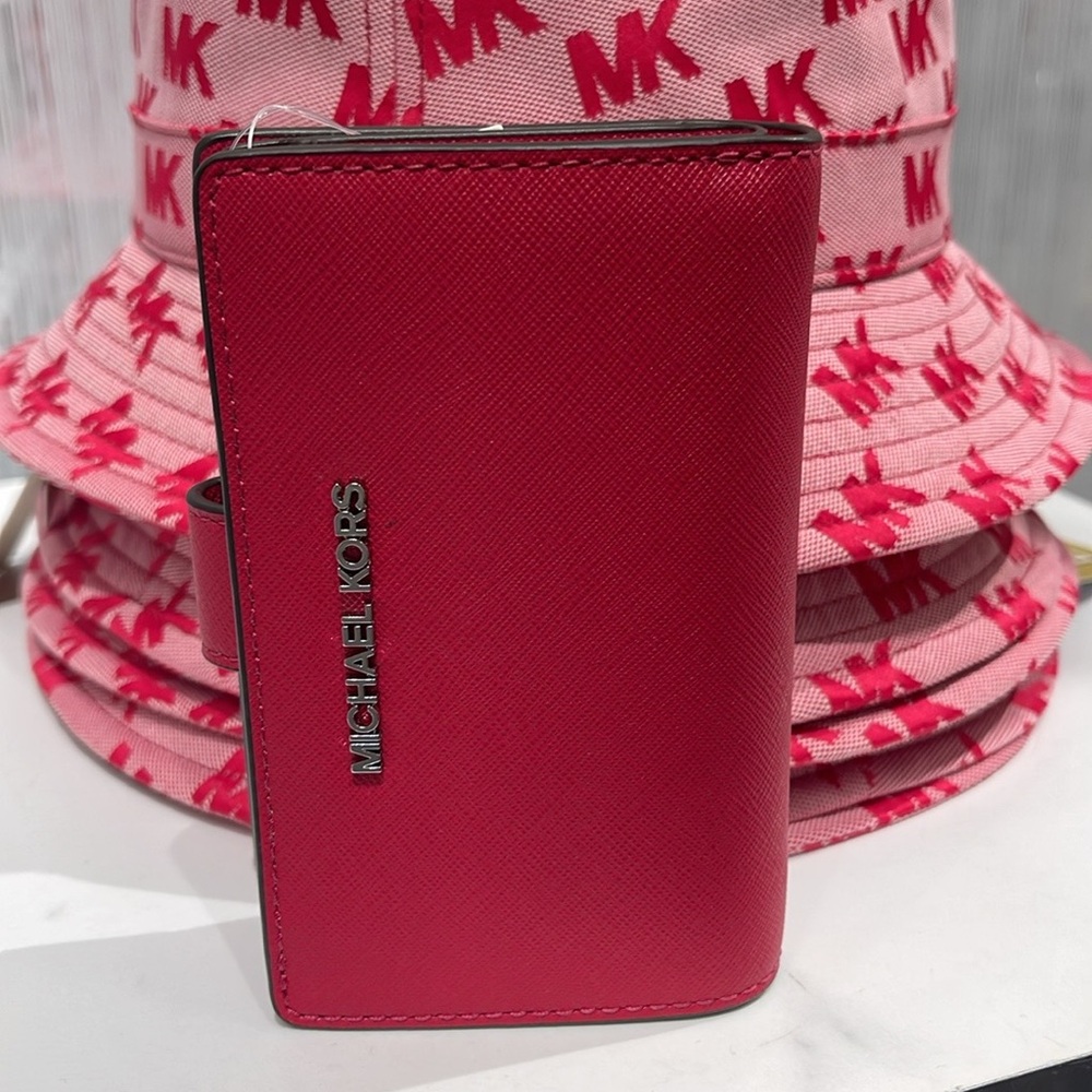 MICHAEL KORS Medium Saffiano Leather Bifold ZP CN Wallet
COLOR DK RASPBERRY
NWT - Picture 5 of 16